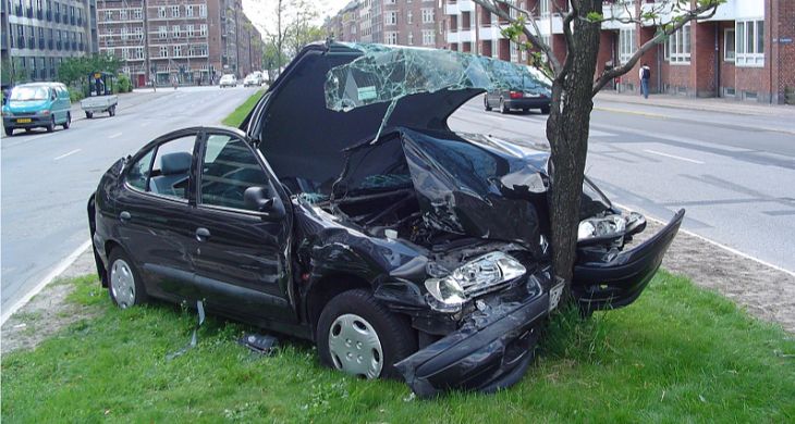 نتایج قانونی و حقوقی رانندگی و تصادف بدون داشتن گواهینامه رانندگی