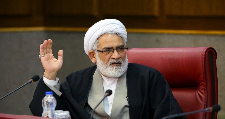 اگر کانون سردفتران، برگ سبز خودرو را سند مالکیت نداند، تخلف کرده است